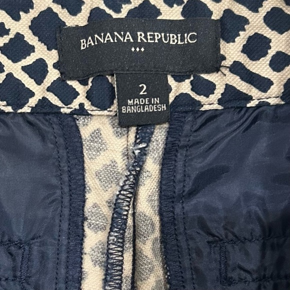 Banana Republic Geometric Navy & Tan Patterned Chino Shorts with pockets size 2 - Picture 2 of 11